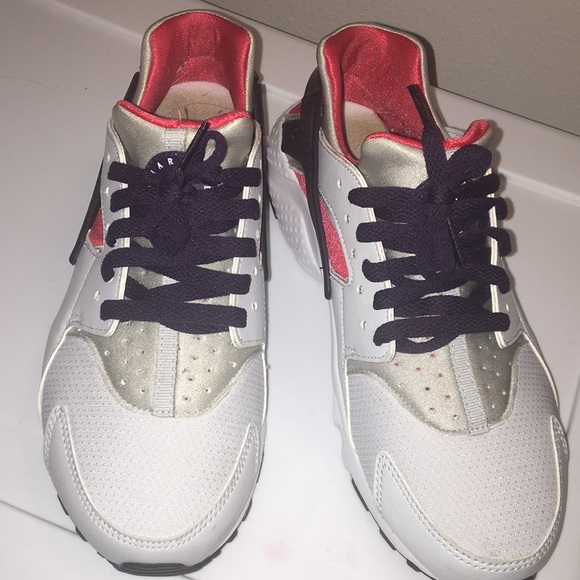 Nike - Picture 3 of 4